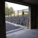 Stonelement Slate. Liuskekivi tukimuuri, kauppakeskuksen parkkihallin yhteydessä